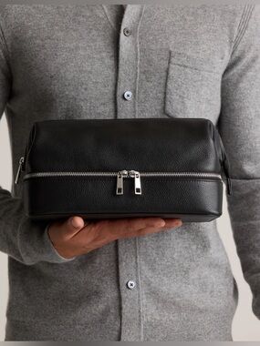 QUINCE unisex Italian Leather Dual Compartment Toiletry Bag